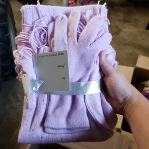 Scarf and glove set